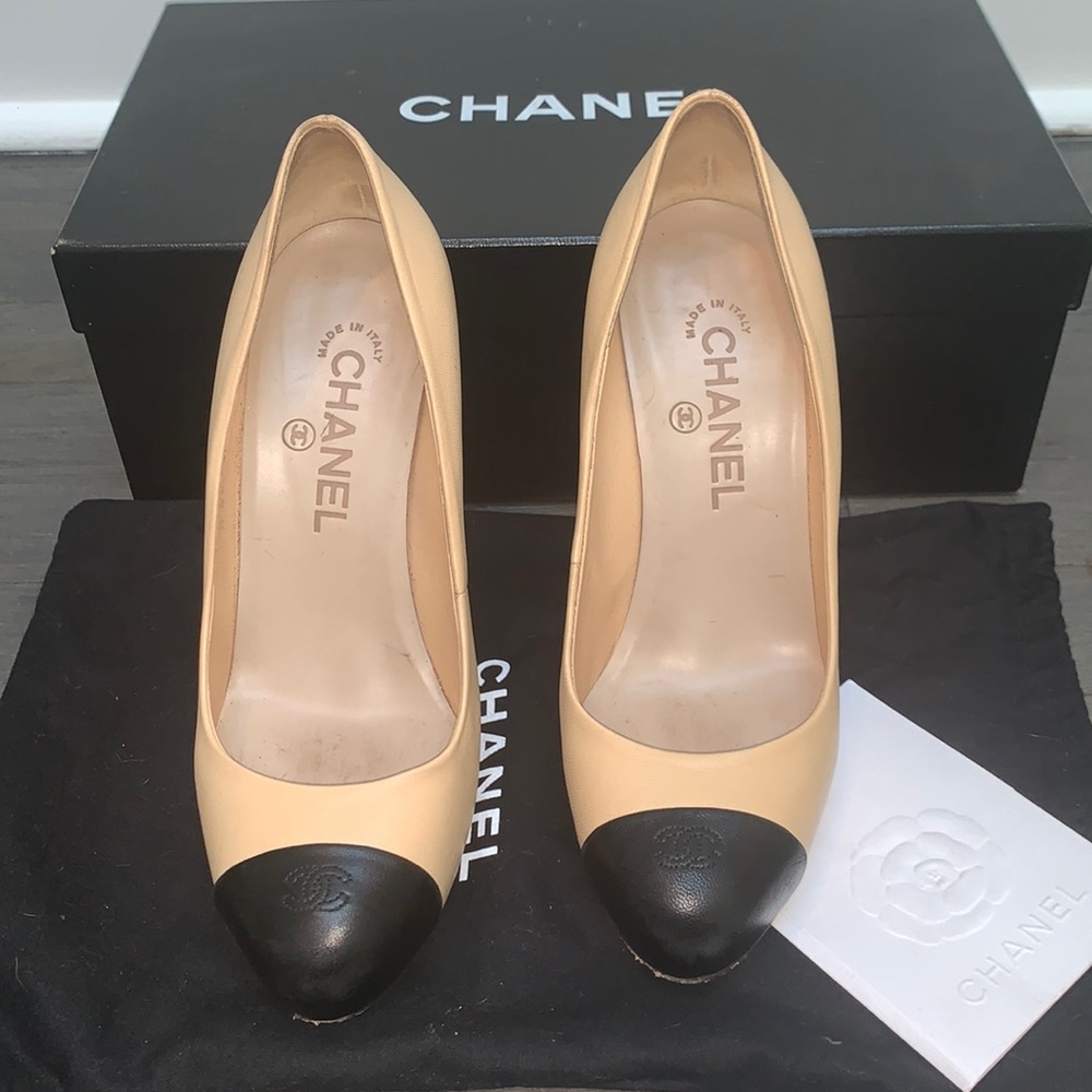 Chanel Pumps